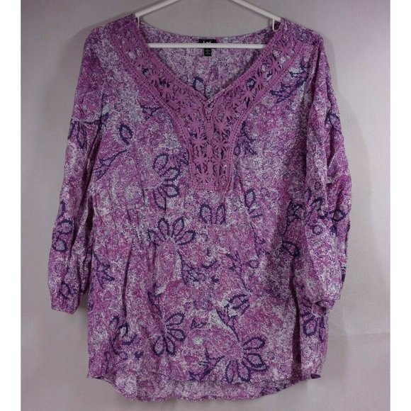 Lee Women's Lavendar & White Floral Blouse With Corcheted Neckline Size Large - Picture 1 of 5